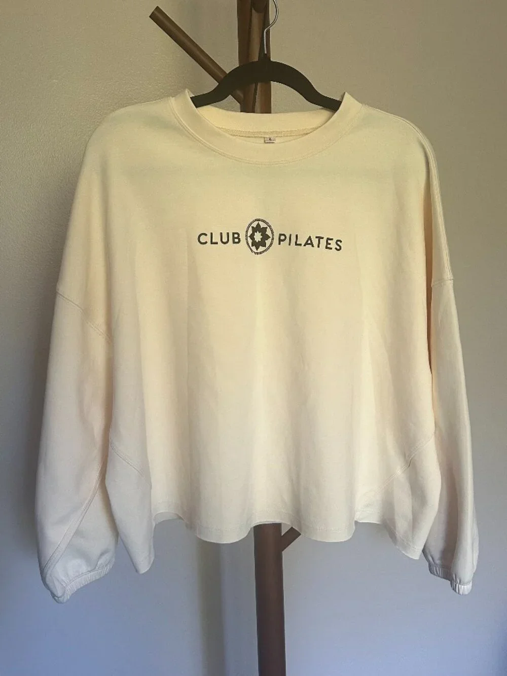 Club Pilates Cream Oversized Lightweight Sweatshirt NWOT Sz. 4 - Picture 1 of 6